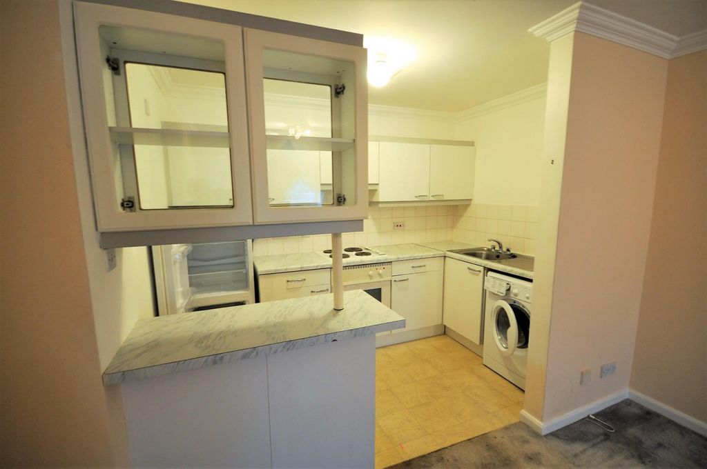 Property photo 3 of 9 Kitchen