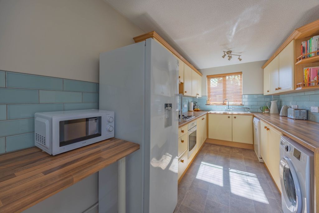 Property photo 3 of 28 Ewemove Taunton Nichol Place (19)