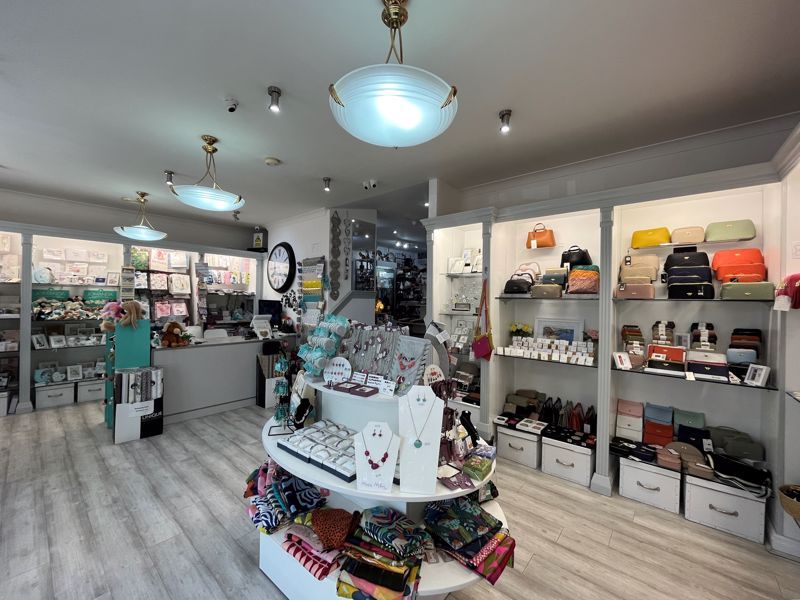 Property photo 3 of 8 Photo 6