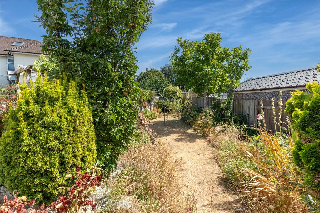 Property photo 2 of 28 Picture No. 04