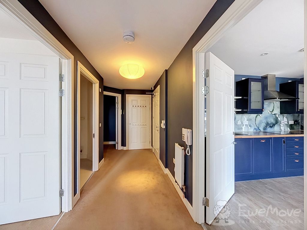 Property photo 3 of 20 Large Hallway