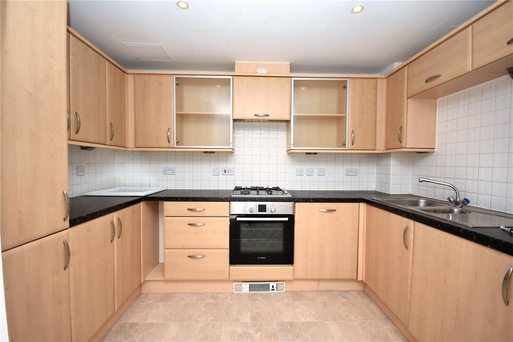 Property photo 2 of 14 Picture No. 18