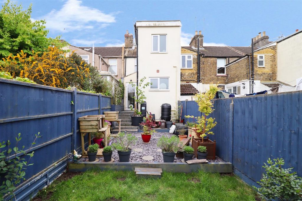 Property photo 2 of 16 Img_1078_Pe.Jpg