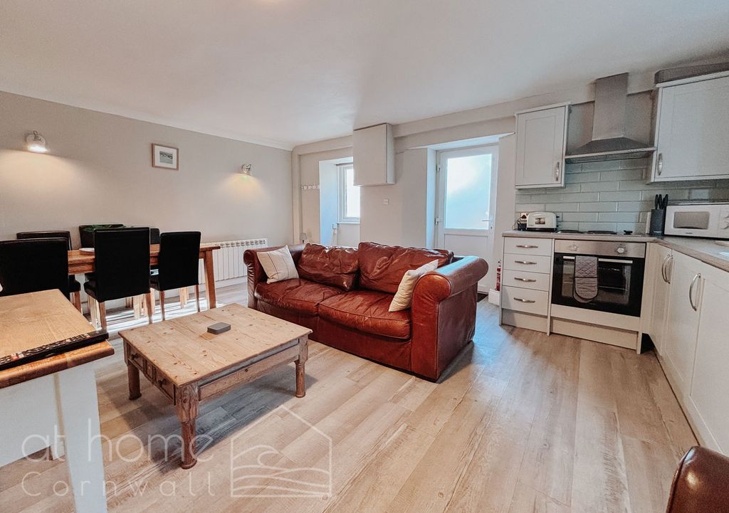 Property photo 2 of 39