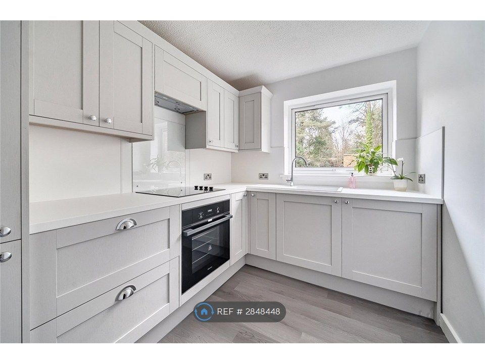 Property photo 1 of 13 Kitchen Side