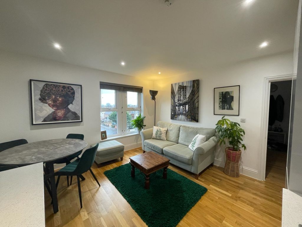 Property photo 1 of 16 Presented By Nicoleta At Ewemove Bexleyheath And D
