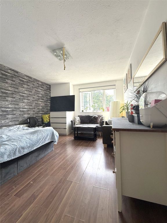 Property photo 2 of 12 Picture No. 03
