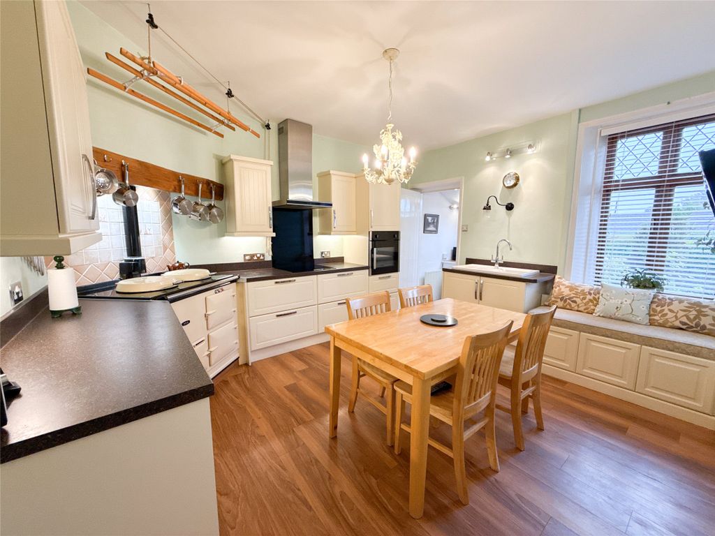 Property photo 3 of 33 Dining Kitchen