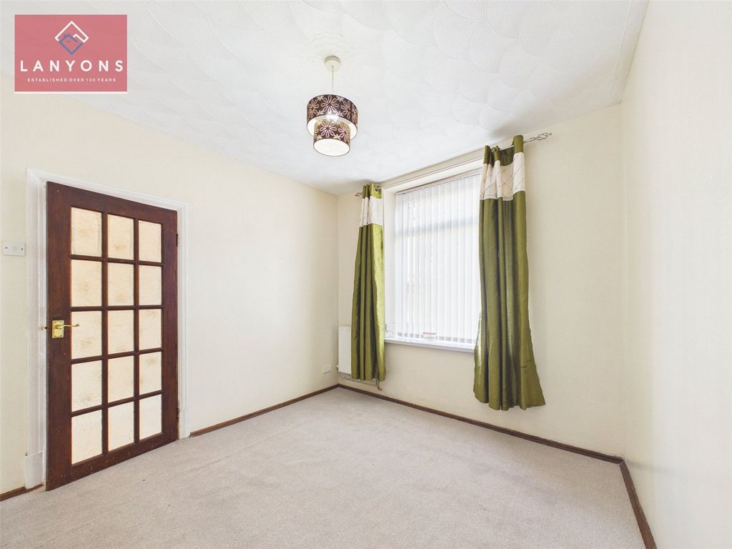 Property photo 3 of 13 Picture No. 02