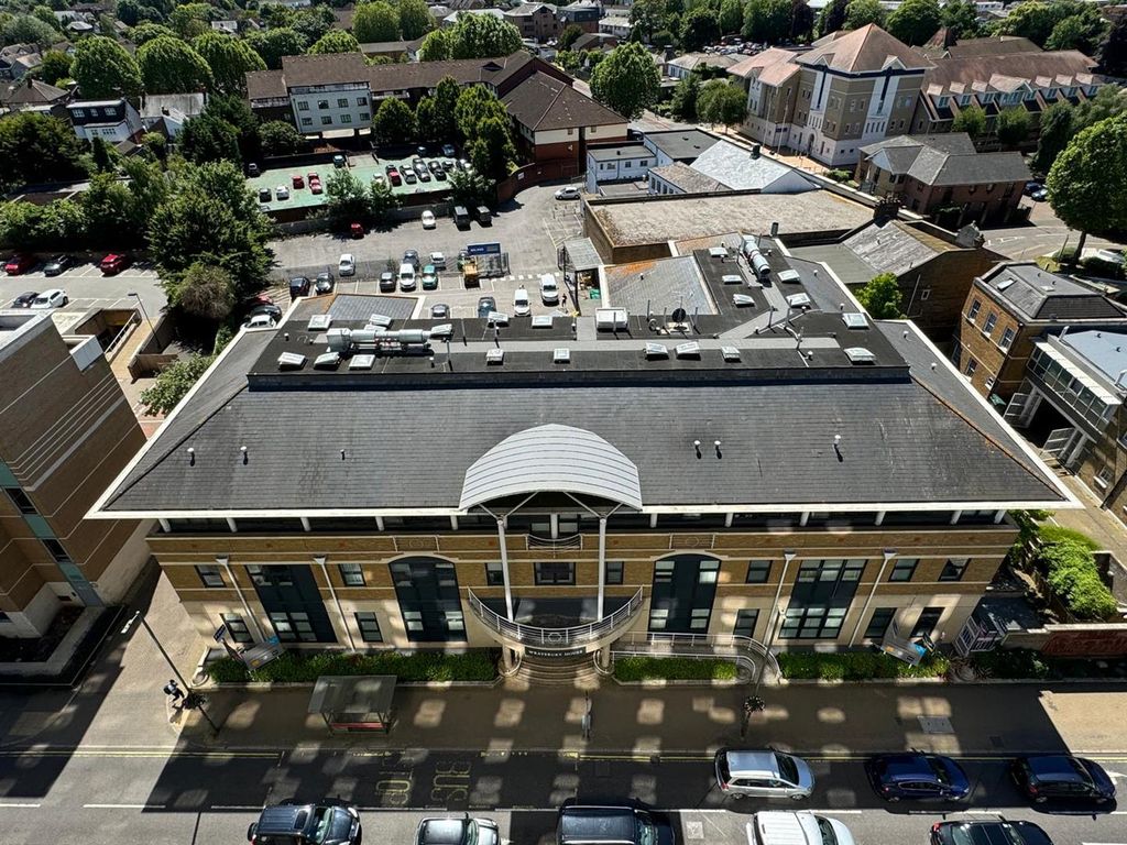 Property photo 1 of 12 Wraysbury House.Jpg