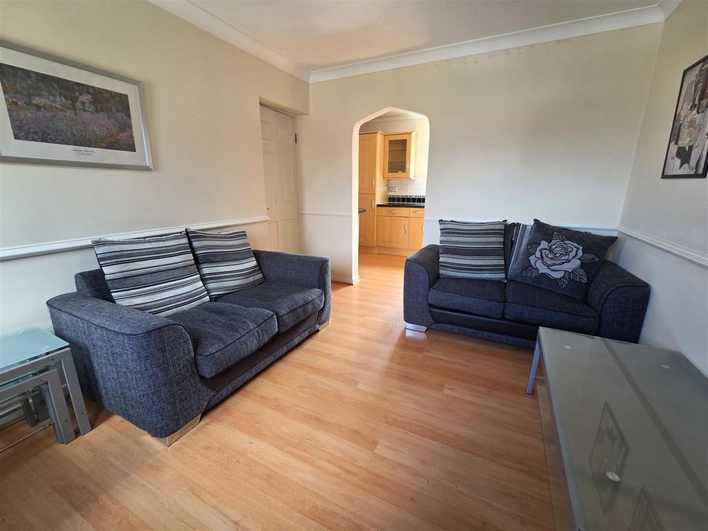 Property photo 2 of 12 Lounge Kit.Jpg