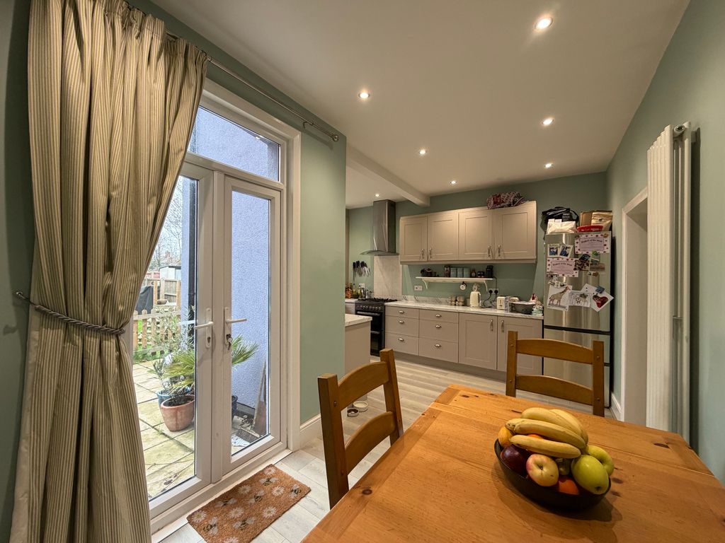 Property photo 3 of 19 Kitchen