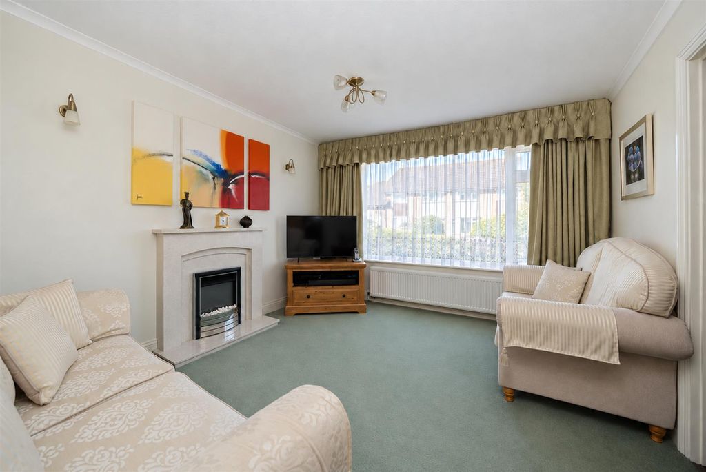 Property photo 3 of 16 4-Green-Dell-Way-5345.Jpg