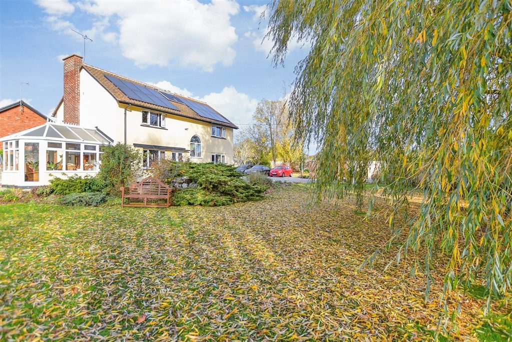 Property photo 2 of 19 Front Garden
