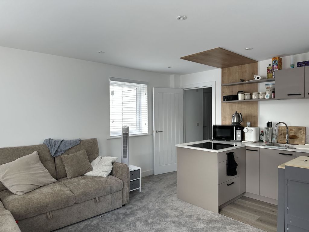 Property photo 2 of 17 River9585520260806-Interior-7-Tldtanrfa65E7Ce9.Jpg