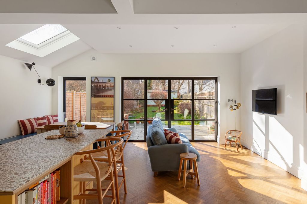 Property photo 3 of 31