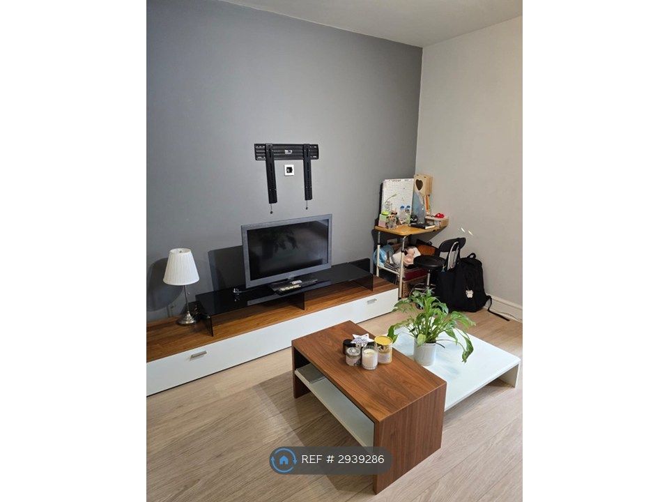 Property photo 3 of 10 Lounge