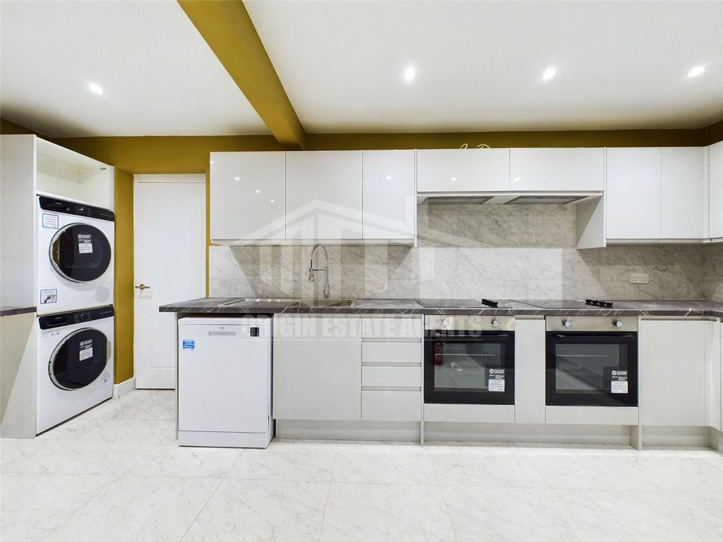 Property photo 3 of 22 Picture No. 15