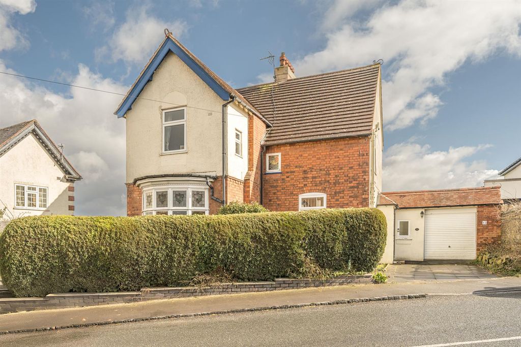 Property photo 2 of 31
