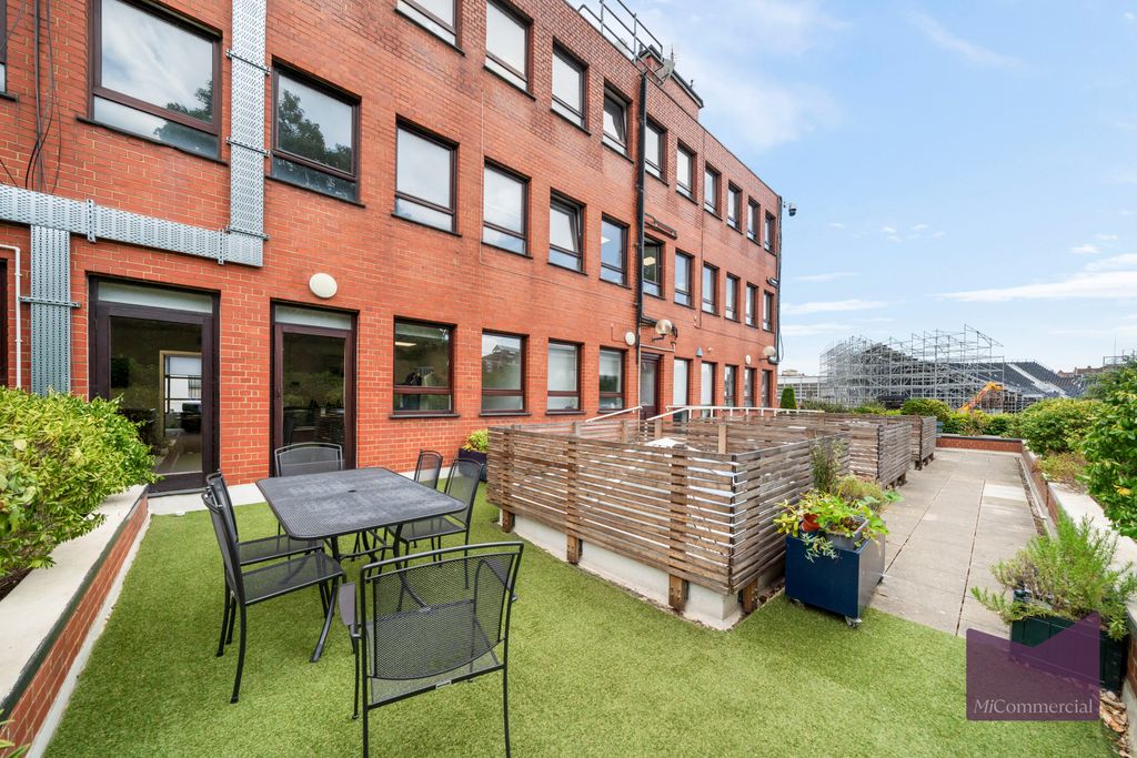 Property photo 1 of 9 Office 3, The Queenâ€™S Club W14 9Eq-7