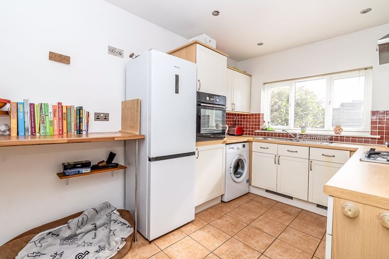 Property photo 3 of 18 .