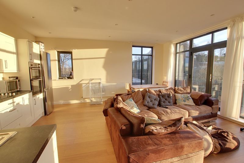 Property photo 1 of 8 Photo 8