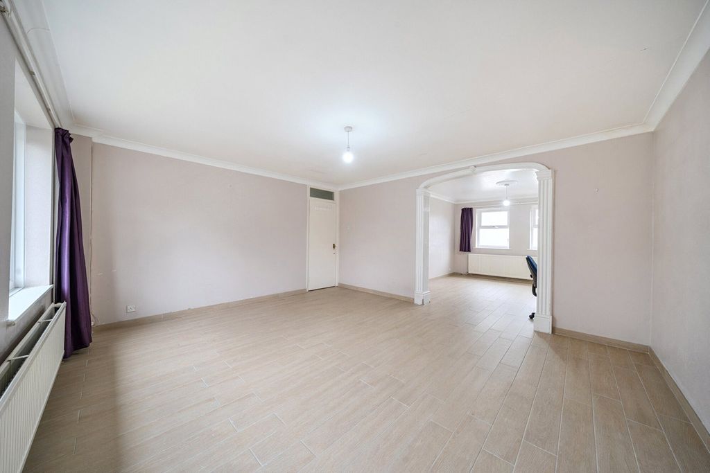 Property photo 2 of 15 1426153-18-69B2d3...