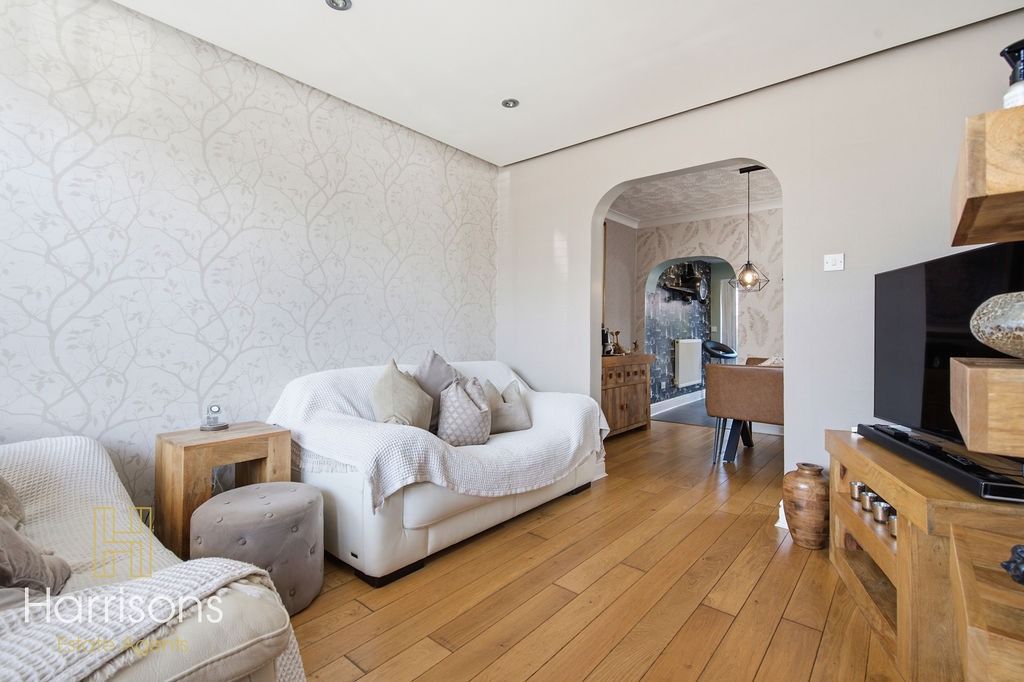 Property photo 3 of 30 5305903