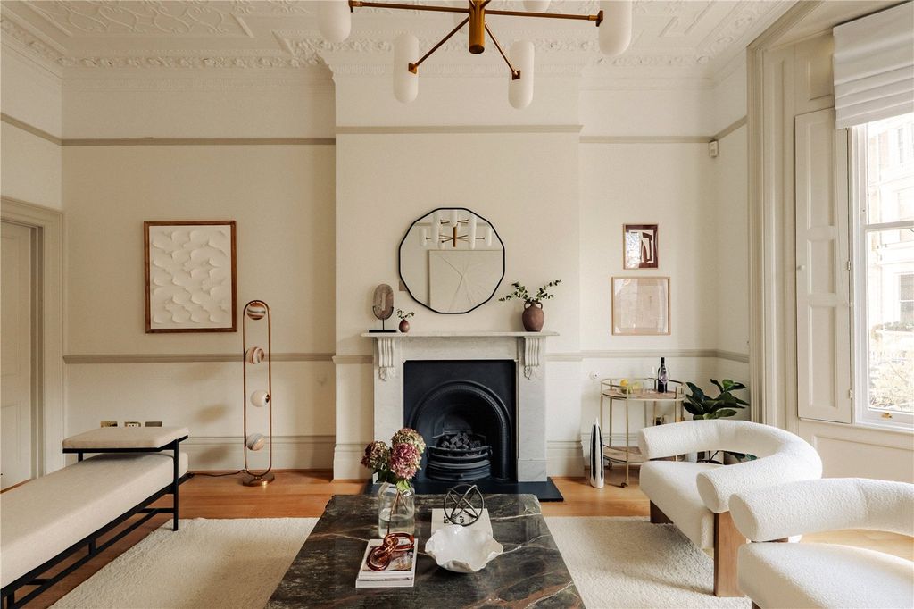 Property photo 3 of 30 Living Room