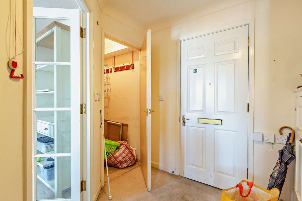 Property photo 2 of 20