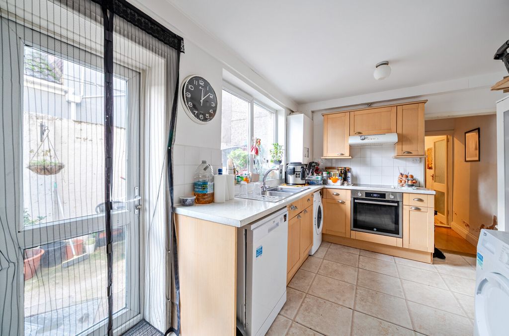 Property photo 3 of 11 1384619-4-6949430...