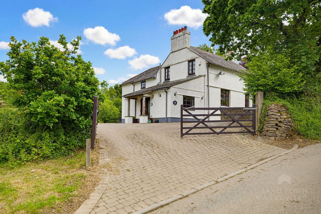 Property photo 2 of 33