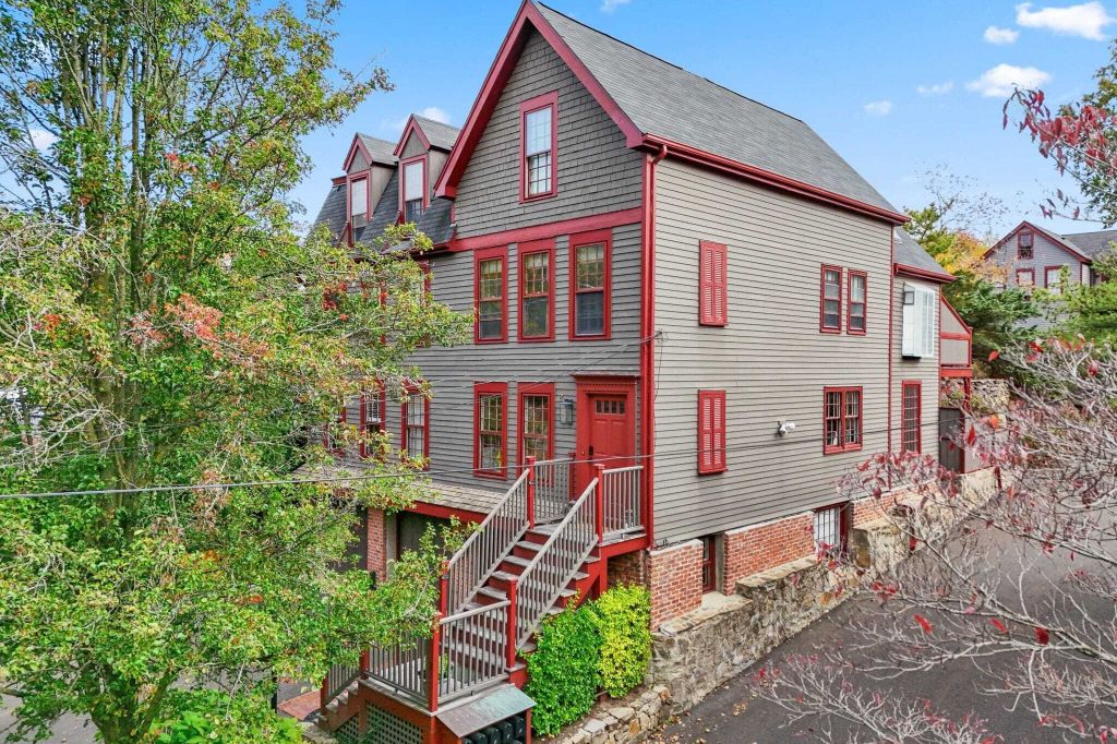 Property photo 1 of 31