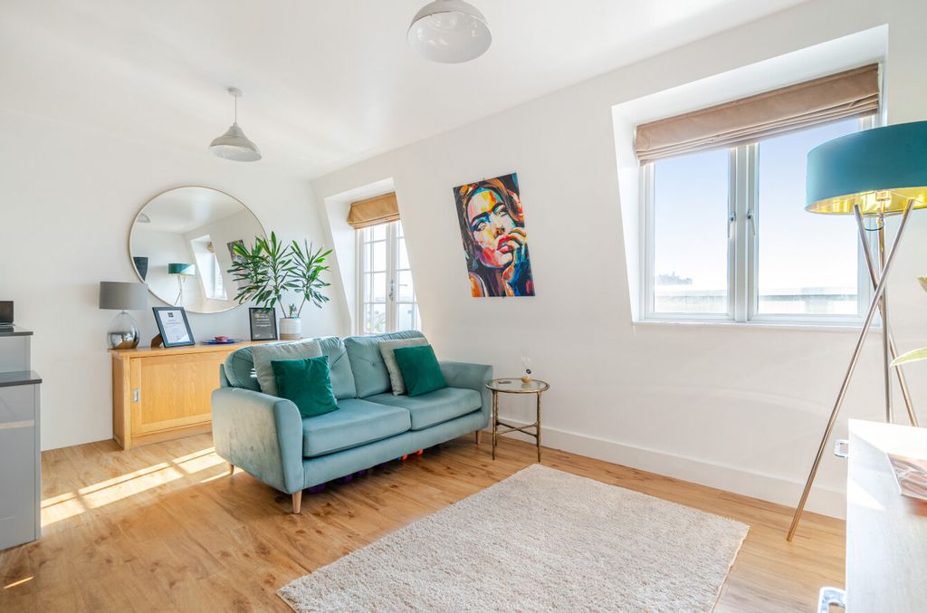 Property photo 2 of 13 1441537-10-69Ef88...