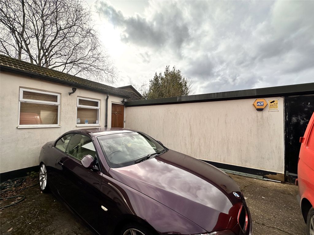 Property photo 2 of 11 Picture No. 18