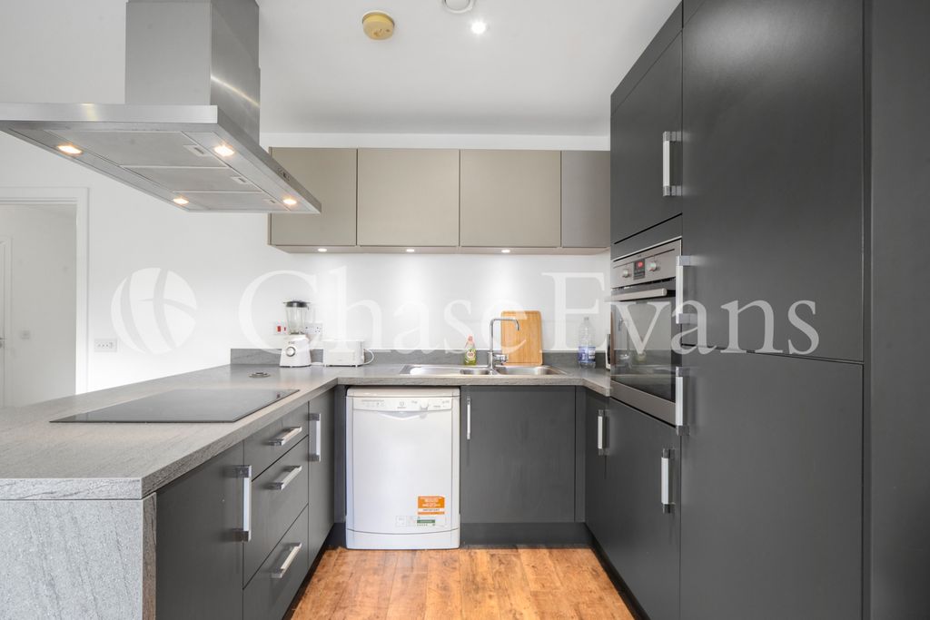 Property photo 3 of 18 Kitchen