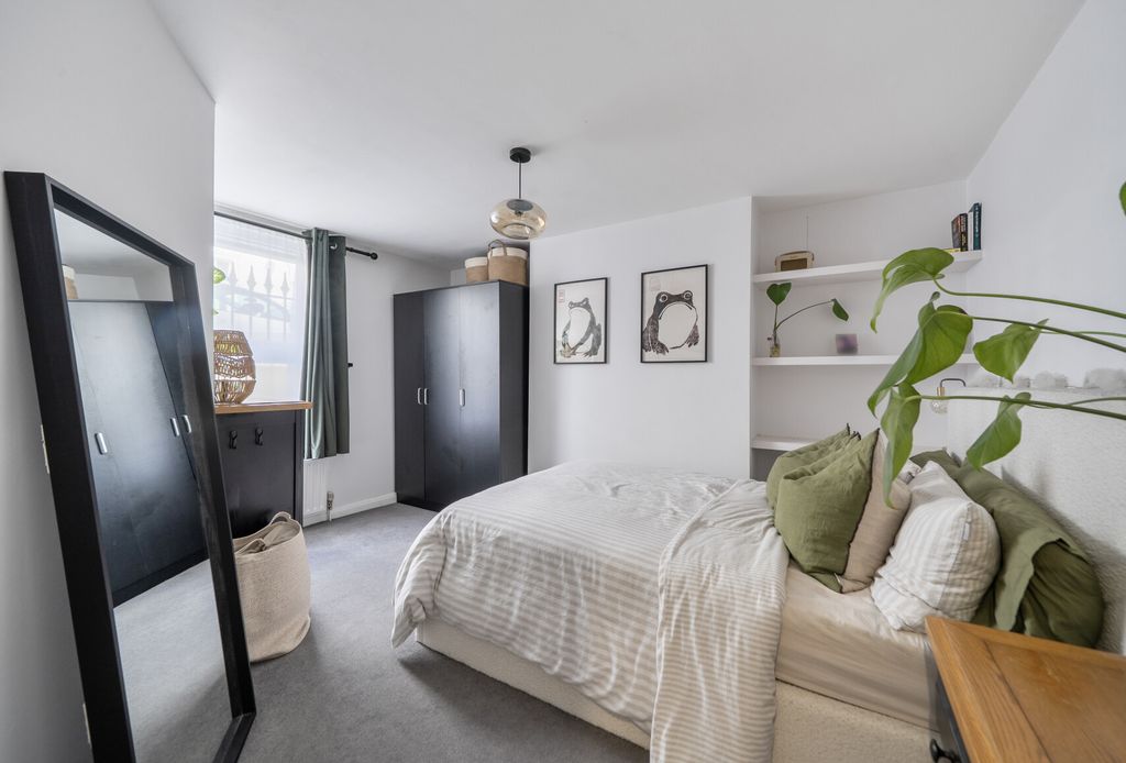 Property photo 1 of 9 1471409-16-6A22d6...