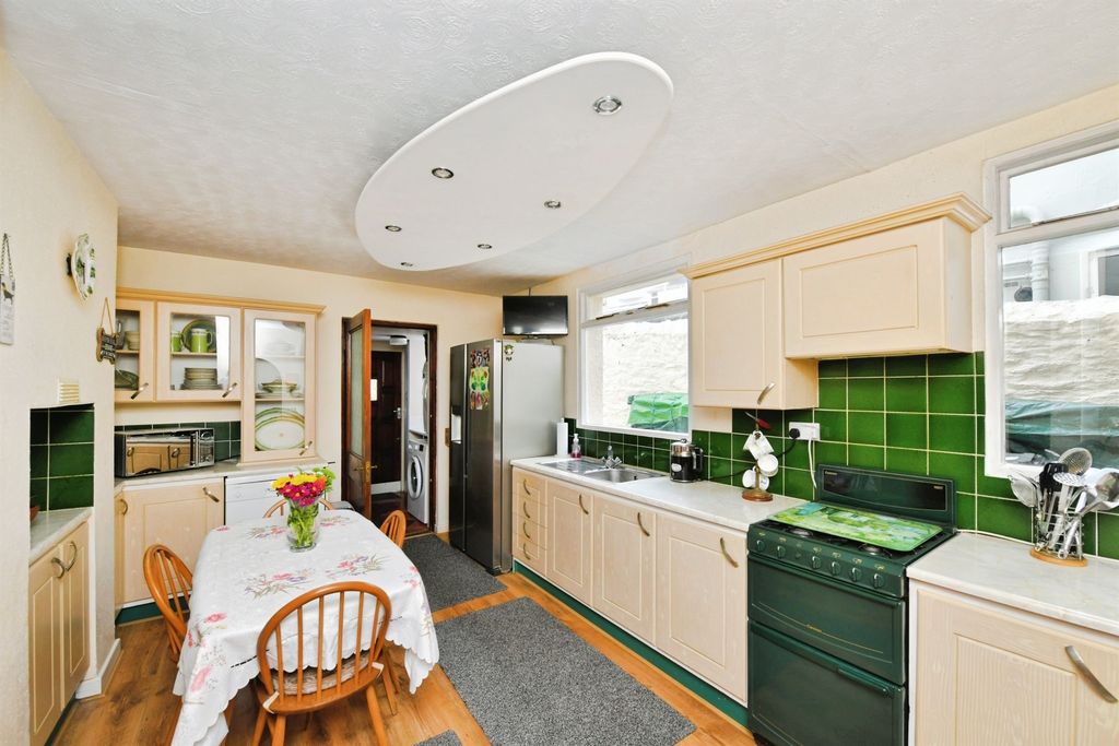 Property photo 2 of 20