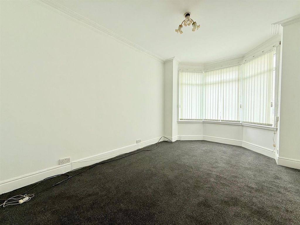 Property photo 2 of 15 Lounge