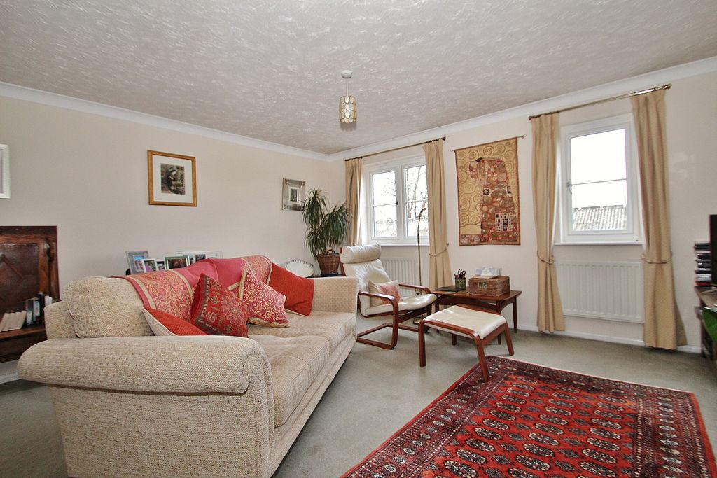 Property photo 2 of 19