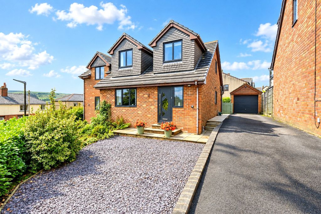 Property photo 1 of 18 Beautiful Detached