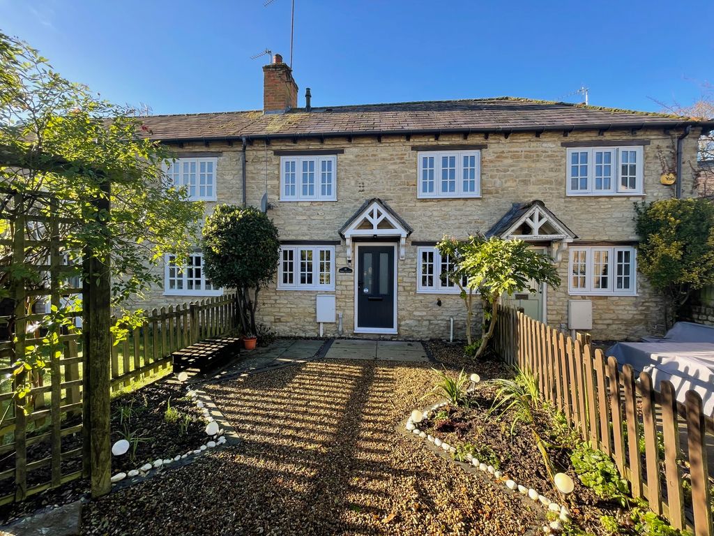 Property photo 1 of 9 Bedroom