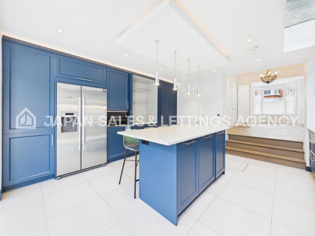 Property photo 3 of 13 Cam04401G0-Pr0167-Still005.Jpg