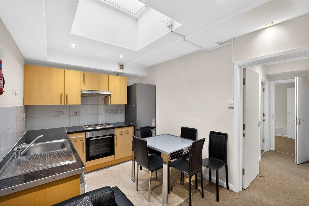 Property photo 3 of 10 Kitchen