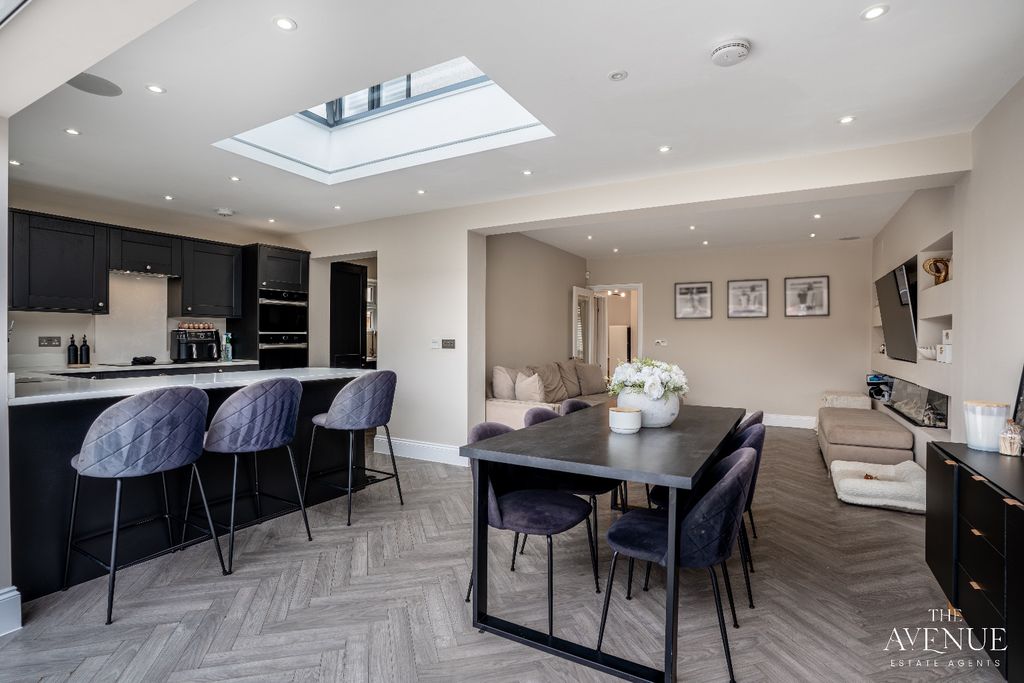 Property photo 2 of 23 5138594