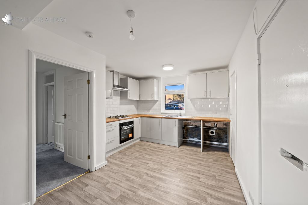 Property photo 3 of 13 Dsc08037