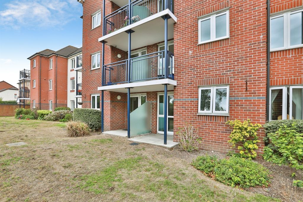 Property photo 2 of 17