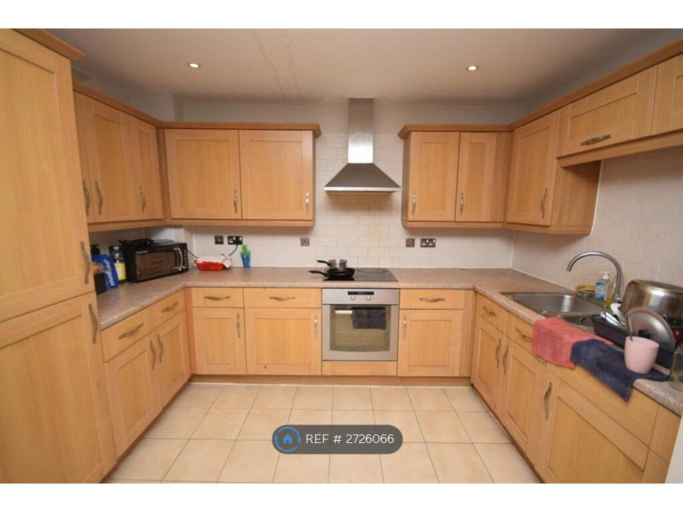 Property photo 3 of 10 Kitchen