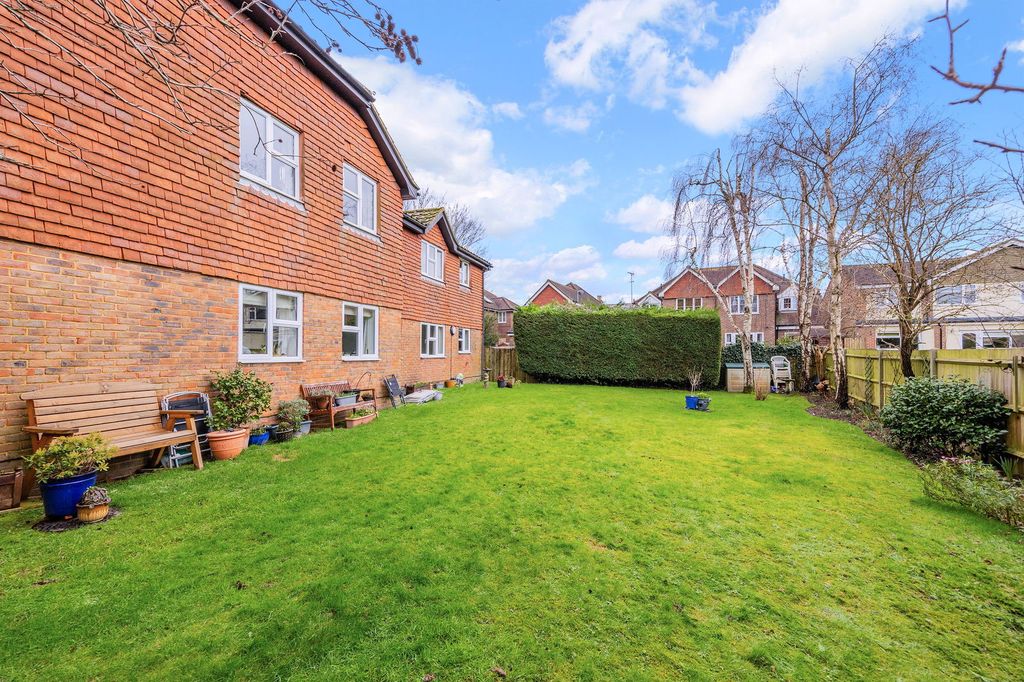 Additional image 12 of 2 bed flat for saleSurrey RH7