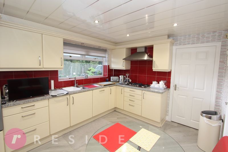 Property photo 3 of 25 Breakfast Kitchen